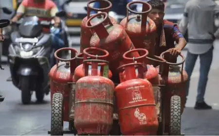 LPG  Price Hike : महंगाई का जोरदार धमाका: रसोई गैस ₹60 और कमर्शियल ₹115 महंगा, जमशेदपुर में ₹950 पार हुआ सिलेंडर,
