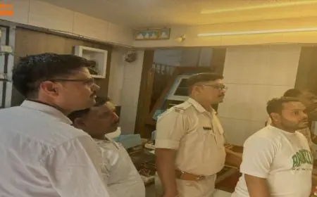 Dhanbad Heist:  बाघमारा में अलंकार ज्वेलर्स की दीवार काटकर 22 लाख की बड़ी चोरी, सीसीटीवी ढककर दिया चकमा