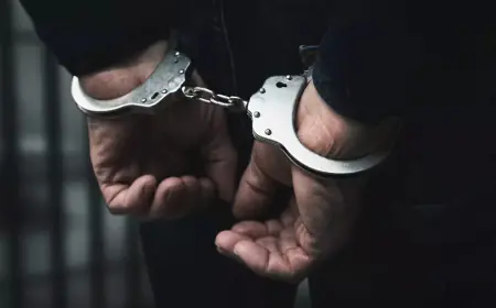 Bistupur Arrest: बड़ी साजिश नाकाम, बिष्टुपुर के रिगल चौक पर लोडेड पिस्टल के साथ दबोचा गया आकाश गोराई, दो साथी फरार