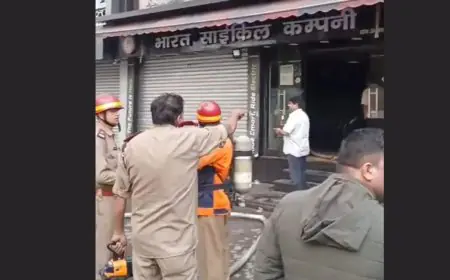 Bistupur Blaze :  बिस्टुपुर मार्केट की 'भारत साइकिल' में लगी भीषण आग, धू-धू कर जल उठा कीमती सामान
