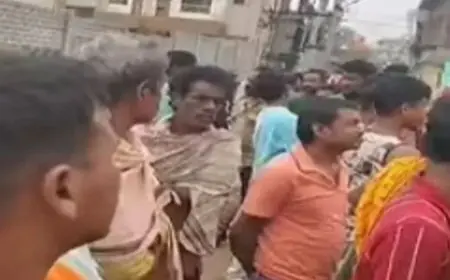 Ranchi Chaos :  रांची में बच्चा चोरी के शक में भीड़ का तांडव, नायक टोली में महिला को जमकर पीटा, पुलिस ने छुड़ाया