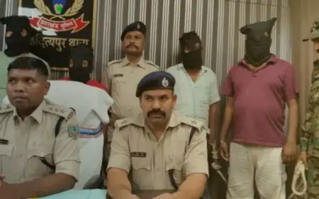 Adityapur Arrest: आदित्यपुर में ऑटो सवार 4 अपराधी हथियार के साथ दबोचे गए, बड़ी वारदात की फिराक में था गिरोह