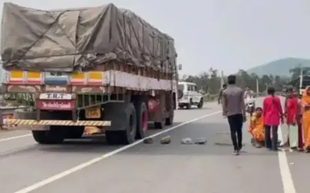 Chandil Accident : चांडिल में बेकाबू ट्रक ने बाइक को 50 मीटर तक घसीटा, सास की मौके पर मौत