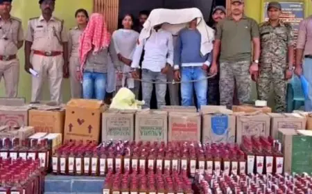 Chatra Raid: फैक्ट्री पकड़ी: चतरा में घर के भीतर चल रही मिनी शराब फैक्ट्री ध्वस्त, 5 लाख का नकली माल जब्त, 3 तस्कर गिरफ्तार