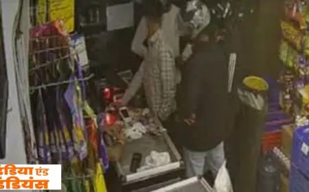 Ranchi Loot: रांची के डोरंडा में 'अपना मार्ट' के भीतर घुसे चार हथियारबंद बदमाश, काउंटर से 67 हजार समेटकर फरार