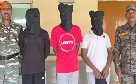 Ranchi Loot : रांची में बेसुध युवक को लूटने वाले तीन दोस्त गिरफ्तार, S23 अल्ट्रा और एक्सेस स्कूटी बरामद, फर्जी नंबर प्लेट का खेल खत्म