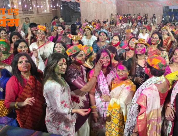 Jharkhand Kshatriya Mahila Sangh : फाल्गुनिका की रंगीन छटा! वीर कुंवर सिंह भवन में झारखंड क्षत्रिय महिला संघ का भव्य होली मिलन