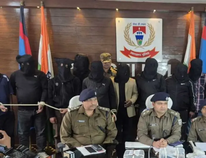 Ranchi Raid: नयासराय में खूनी संघर्ष: फॉर्च्यूनर-स्कॉर्पियो से आए बदमाशों ने की फायरिंग, पुलिस ने 12 को दबोचकर बरामद की फोल्डेबल राइफल