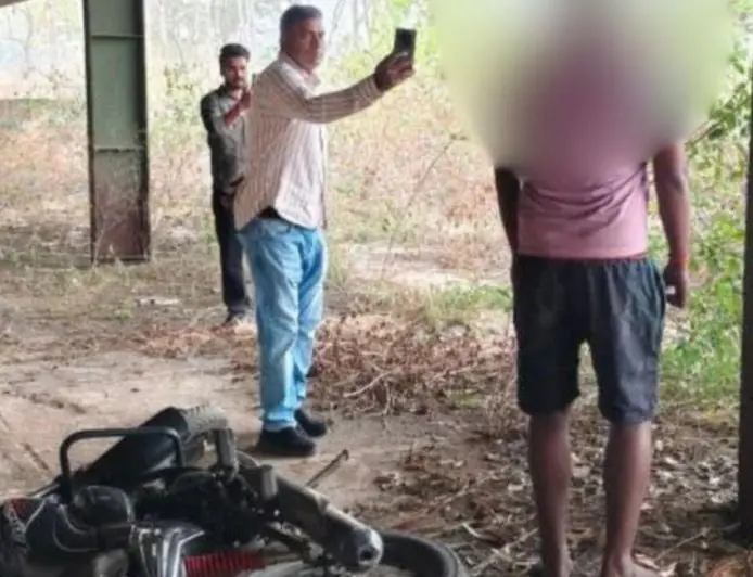 Ranchi Suicide :  रांची स्मार्ट सिटी में फंदे से लटकती मिली लाश, बगल में गिरी मिली बाइक