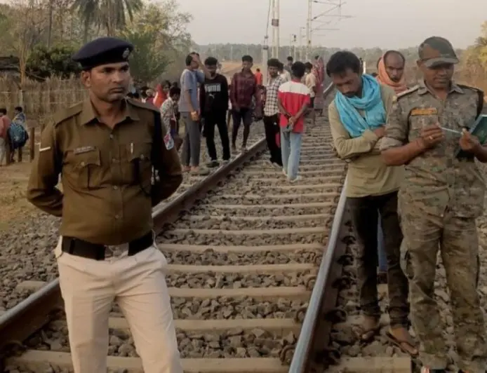Dumka Mystery : दुमका में रेलवे ट्रैक पर मिली दो युवकों की लाश, 1 किमी का फासला और पुलिस भी हैरान