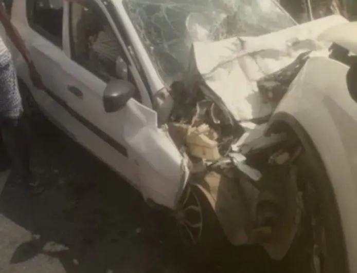 Jamtara Collision:  जामताड़ा में दो वाहनों के बीच आमने-सामने की जोरदार टक्कर, मलबे में तब्दील हुई गाड़ियां, 3 की हालत नाजुक