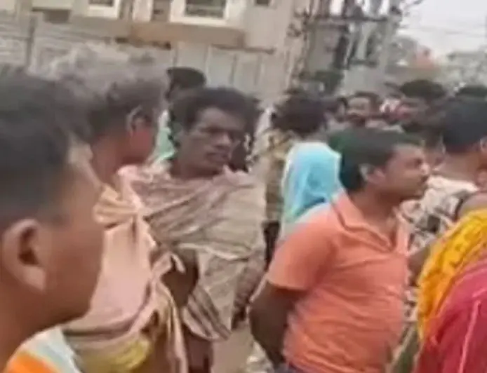 Ranchi Chaos :  रांची में बच्चा चोरी के शक में भीड़ का तांडव, नायक टोली में महिला को जमकर पीटा, पुलिस ने छुड़ाया