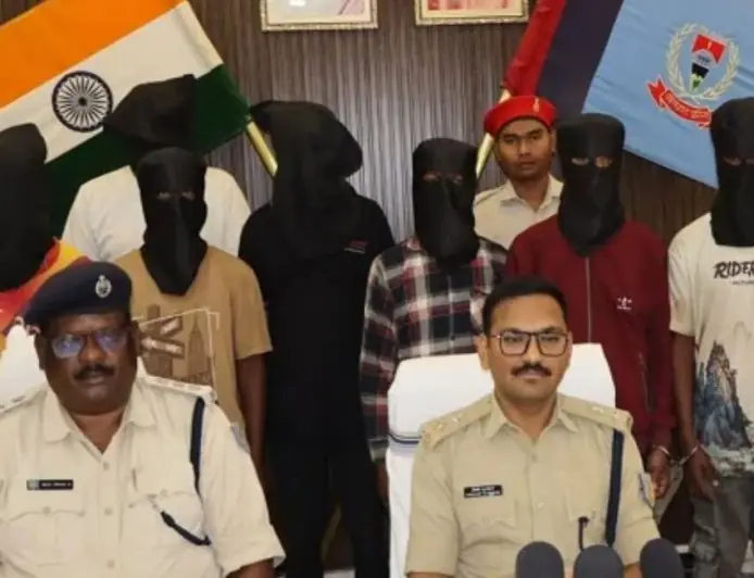 Simdega Raid: सिमडेगा में पीएलएफआई के 9 उग्रवादी गिरफ्तार, सड़क निर्माण कंपनी के कैंप पर आगजनी और लेवी की थी बड़ी प्लानिंग