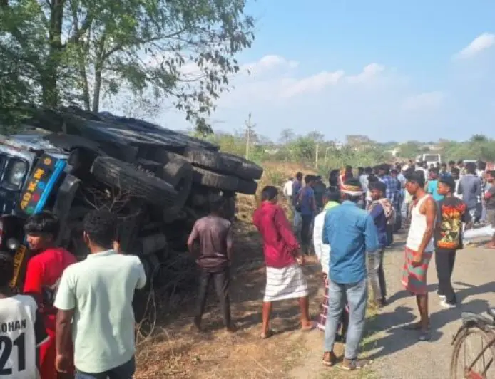 Potka Crash : हल्दीपोखर में कार को घसीटता ले गया हाईवा, ईद की खुशियां मातम में बदली, टाटा-ओडिशा मार्ग पर भारी बवाल