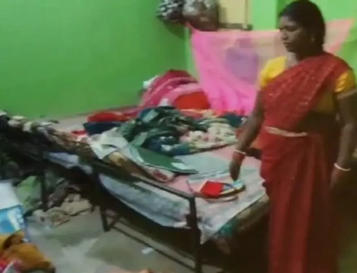 Gumla Theft : गुमला में रामनवमी की रात बड़ी चोरी, जुलूस देखने गया था परिवार और पीछे से घर खंगाल ले गए चोर