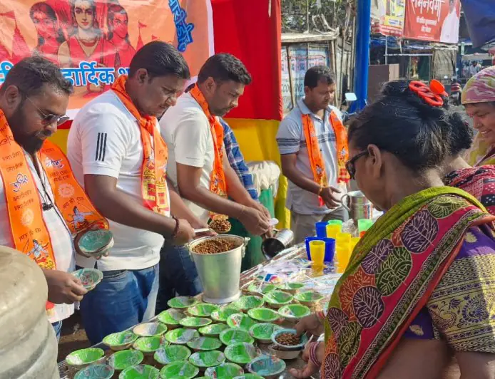 Ramnavmi 2026: बारीडीह चौक पर लगी सेवा की मिसाल! मीठा पानी और चना बांटकर झारखंड में मचाई धूम – देखें तस्वीरें
