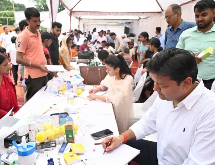Health Camp: जमशेदपुर में मेगा स्वास्थ्य शिविर का आयोजन, 600 से अधिक मरीजों की जांच, शहर के 13 दिग्गज डॉक्टरों ने दी सेवा