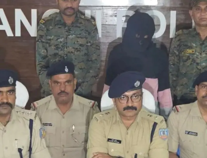 Ranchi Raid: रांची में अफीम सिंडिकेट का भंडाफोड़, 35 बोरा डोडा और लाखों कैश बरामद, बोलेरो से सप्लाई होता था मौत का सामान