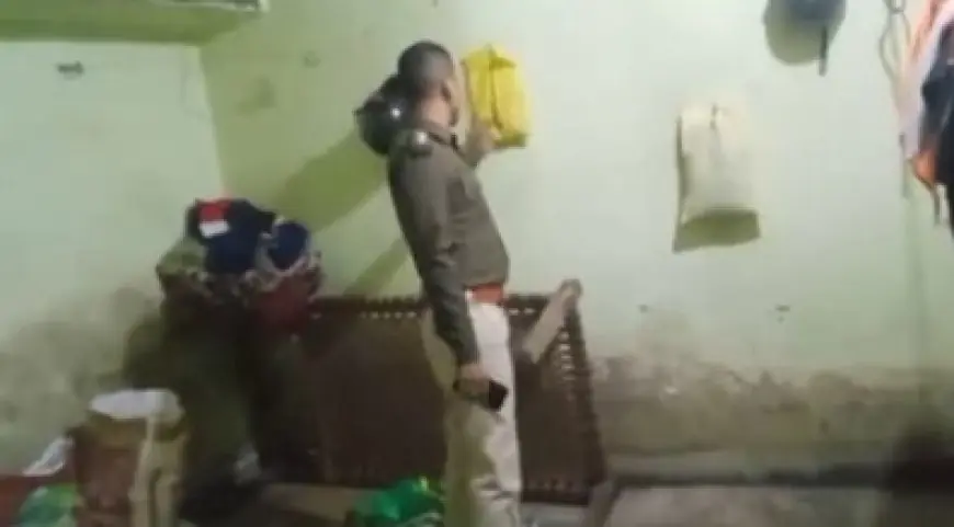 Seraikela Raid: सरायकेला के होटलों में पुलिस का छापा, होली से पहले अवैध शराब का धंधा उजागर, चांडिल में संचालकों की गिरफ्तारी