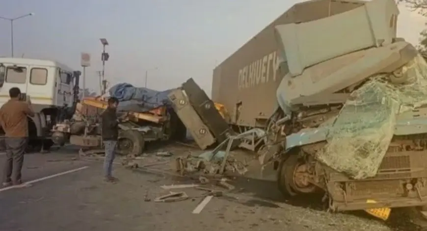 Dhanbad Crash: धनबाद में भीषण टक्कर: दिल्ली-कोलकाता सिक्स लेन पर आपस में भिड़े दो भारी वाहन, राजगंज में मची चीख-पुकार