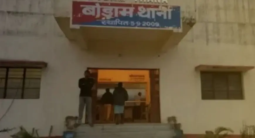 Bodam Liquor Theft: बोड़ाम में शराब दुकान का ताला टूटा, गल्ले से नकदी और लाखों की बोतलें गायब, सीसीटीवी में कैद हुए शातिर चोर