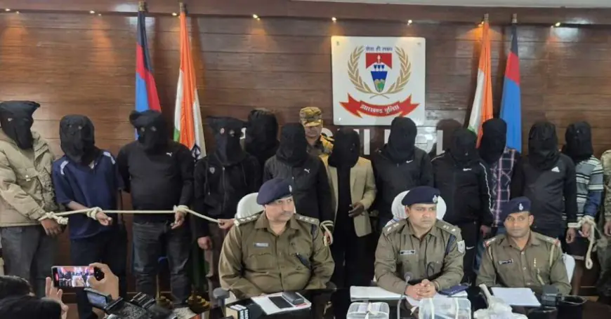 Ranchi Raid: नयासराय में खूनी संघर्ष: फॉर्च्यूनर-स्कॉर्पियो से आए बदमाशों ने की फायरिंग, पुलिस ने 12 को दबोचकर बरामद की फोल्डेबल राइफल