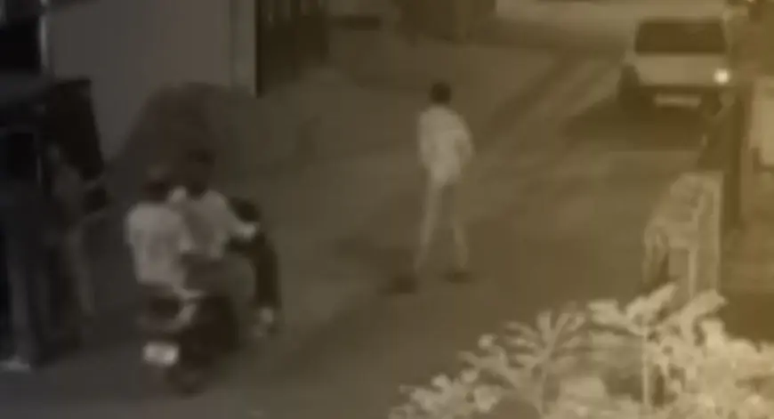 Azadnagar Kidnapping Attempt : स्कूटी सवार 3 बदमाशों ने बच्चे को उठाने की कोशिश की, चीख सुनकर भागे किडनैपर, CCTV में कैद हुई करतूत