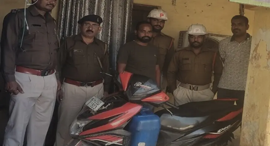 Jugsalai Action: हेलमेट चैकिंग के दौरान खुला अवैध शराब का बड़ा खेल, 80 लीटर खेप के साथ गिरफ्तार हुआ बागबेड़ा का तस्कर