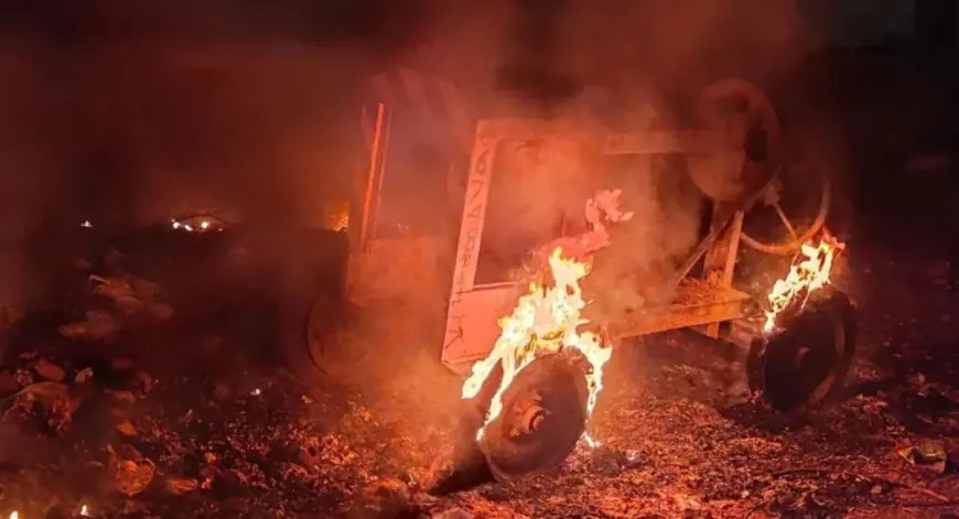 Chaibasa Fire:  चाईबासा के रिहायशी इलाके में आधी रात को तांडव, नर्सिंग होम के पास मची अफरा-तफरी, दमकल ने टाला बड़ा हादसा