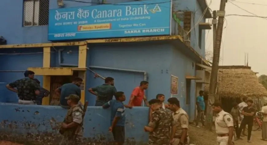 Bahragora Heist :  बहरागोड़ा के केनरा बैंक में 5 नकाबपोशों का तांडव, पिस्तौल तानकर 15 लाख और जेवर उड़ाए