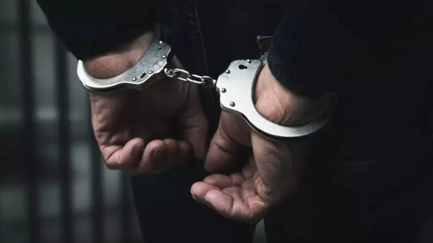 Bistupur Arrest: बड़ी साजिश नाकाम, बिष्टुपुर के रिगल चौक पर लोडेड पिस्टल के साथ दबोचा गया आकाश गोराई, दो साथी फरार