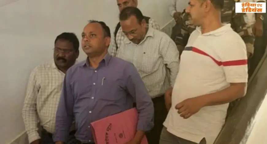 Deoghar Raid: देवघर भू-अर्जन कार्यालय में ACB का छापा, 20 हजार घूस लेते प्रधान सहायक दबोचा गया