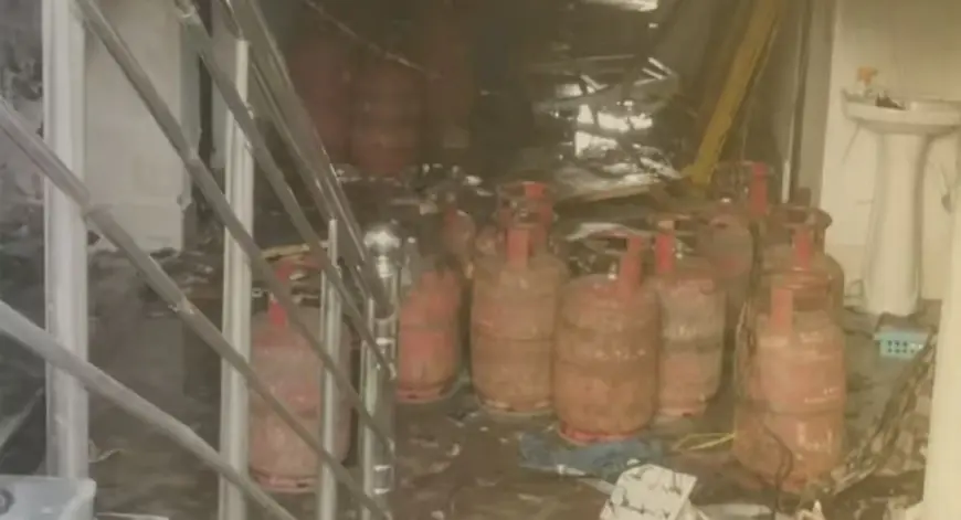 Medininagar Blast:  मेदिनीनगर के बैरिया चौक पर अवैध गैस गोदाम में धमाका, 4 कर्मचारी झुलसे