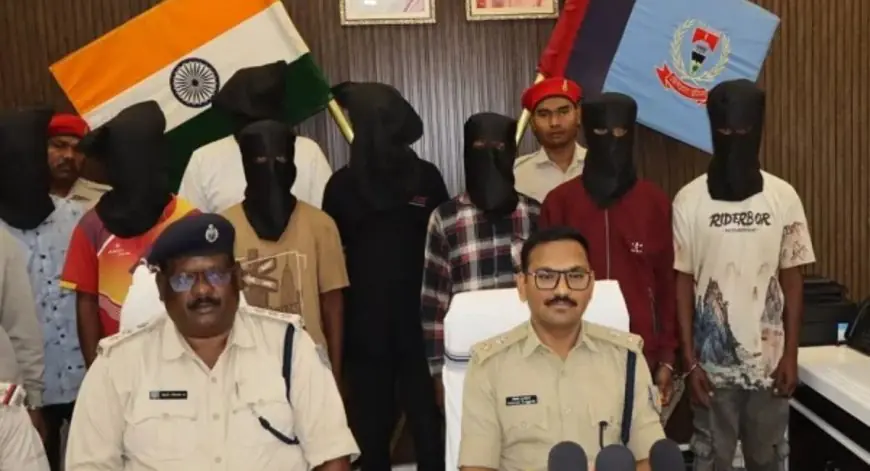 Simdega Raid: सिमडेगा में पीएलएफआई के 9 उग्रवादी गिरफ्तार, सड़क निर्माण कंपनी के कैंप पर आगजनी और लेवी की थी बड़ी प्लानिंग