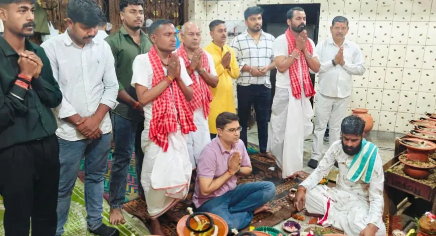 Navratri Celebration: सोनारी में 75 अखंड दीपों से जगमगाया उपकार संघ, चैत्र नवरात्रि पर उमड़ा आस्था का सैलाब