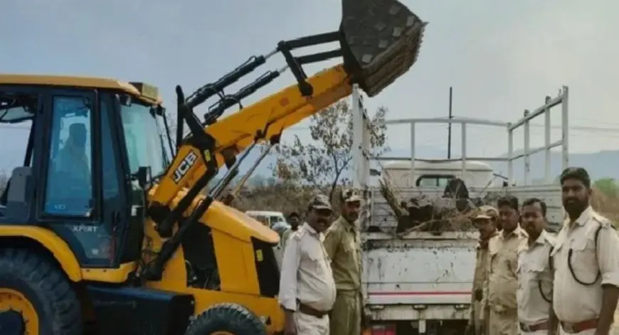 Coal Strike : रामगढ़ में कोयला माफिया पर सीसीएल का बड़ा प्रहार, 18 टन अवैध कोयला बरामद, ट्रेंच खोदकर बंद किए रास्ते