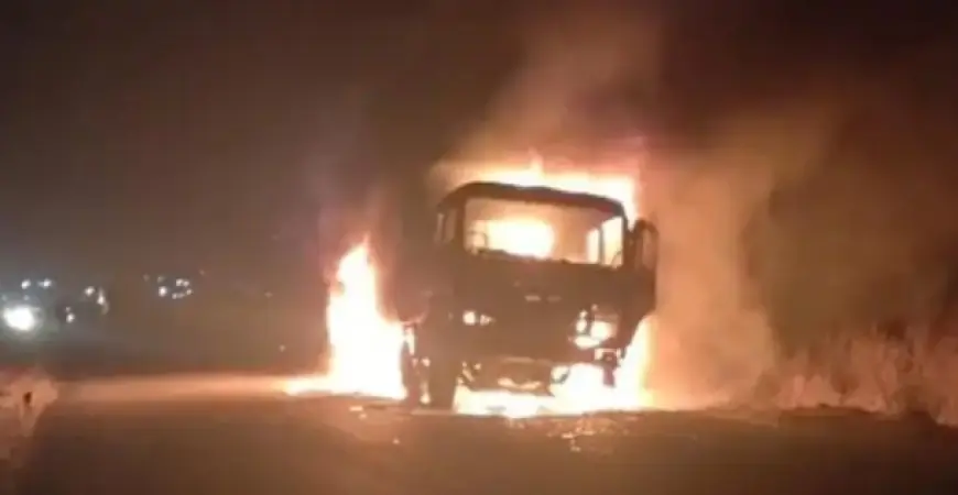 Bokaro Arson : बोकारो में रंगदारी न देने पर उग्रवादियों का तांडव, डीवीसी पावर प्लांट के पास ट्रक को किया आग के हवाले