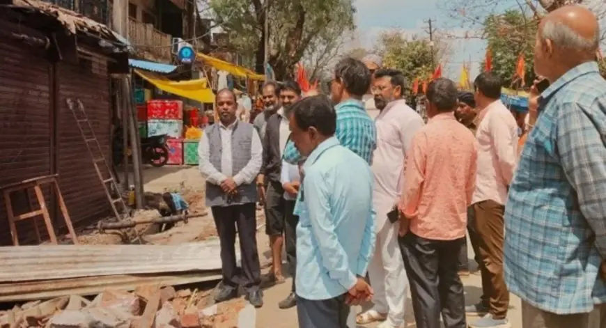 Khunti Crash : खूंटी में बिना ड्राइवर के काल बना ट्रेलर, मुरहू चौक पर 5 दुकानों को रौंदा, मलबे में तब्दील हुआ लाखों का सामान