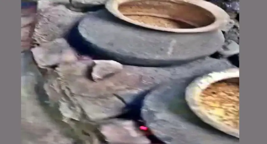 Deoghar Raid: देवघर में रामनवमी से पहले उत्पाद विभाग का बड़ा एक्शन, 200 लीटर महुआ जावा बहाया