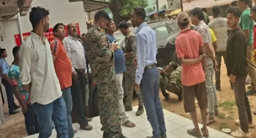 Khunti Firing: खूंटी के तोरपा में गैस एजेंसी संचालक के घर पर अंधाधुंध फायरिंग, कार को बनाया निशाना, मची भारी भगदड़