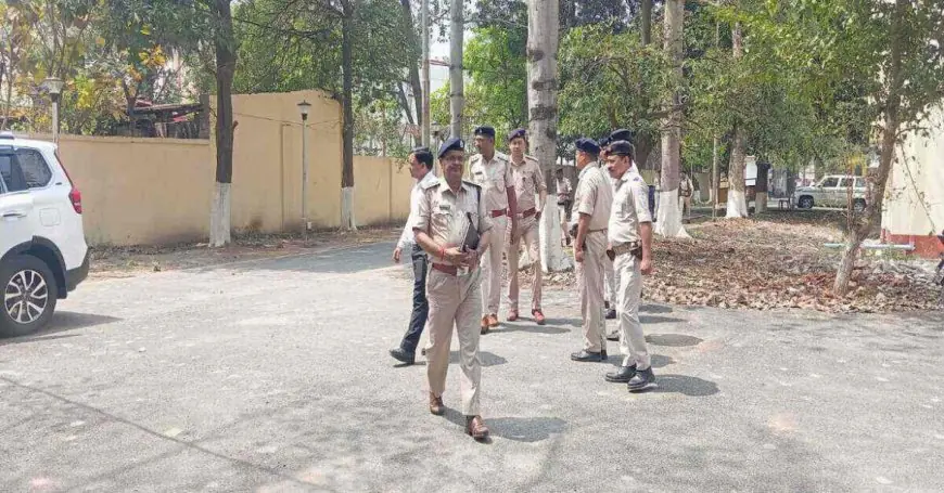 Sahibganj Alert : साहिबगंज सिविल कोर्ट को बम से उड़ाने की ईमेल पर धमकी, खाली कराया गया परिसर, एसपी की अगुवाई में छावनी बना कोर्ट