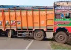 Seraikela Accident : सरायकेला-चाईबासा मार्ग पर ट्रक और पेड़ की जोरदार भिड़ंत, 6 किलोमीटर लंबी कतार में फंसे हजारों वाहन