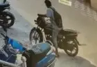Adityapur Theft: आदित्यपुर के नर्सिंग होम के बाहर से दिनदहाड़े बाइक चोरी, सीसीटीवी में कैद हुई चोर की करतूत