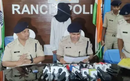Ranchi Police: रांची में भारी हथियारों के साथ खूंखार अपराधी गिरफ्तार, डेली मार्केट से अरगोड़ा तक पुलिस की स्ट्राइक, 11 केस वाले मास्टरमाइंड का अंत