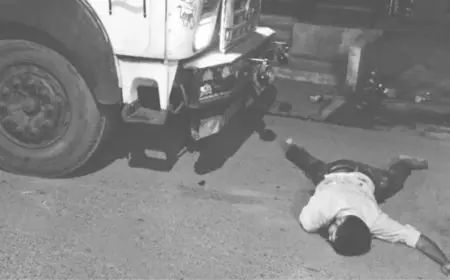Jamshedpur Accident : जमशेदपुर में ड्यूटी से लौट रहे अभिषेक को ट्रेलर ने कुचला, विजय गार्डन गेट के पास मौके पर मौत, सरिया लदे वाहन का कहर