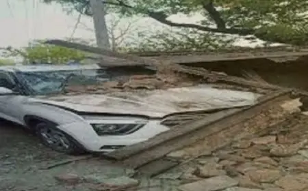 Govindpur Crash:  जमशेदपुर में आधी रात भारी वाहन का तांडव, घर की दीवार तोड़ भीतर घुसा ट्रक, तीन गाड़ियां चकनाचूर