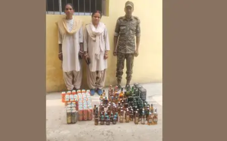 Jamtara Raid: जामताड़ा के हटिया इलाके में उत्पाद विभाग की बड़ी स्ट्राइक, शिव मंदिर के पास घर में छिपा था बंगाल का अवैध माल