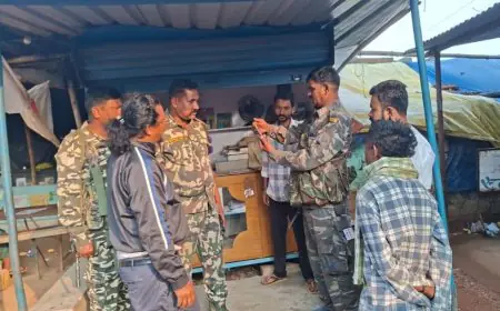 Khunti Theft : खूंटी जेल के पास तीन दुकानों के ताले टूटे, चोरों ने सिर्फ नकदी पर किया हाथ साफ, स्कूल ड्रेस के पैसे भी ले गए