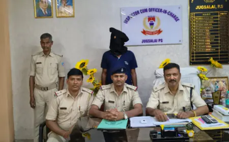 Jugsalai Seizure : जुगसलाई में बोलबम ट्रांसपोर्ट से 10 लाख का कफ सिरप जब्त, संचालक शशिकांत मिश्रा गिरफ्तार, नशे के काले कारोबार का पर्दाफाश