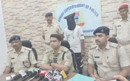 Jugsalai Action: जुगसलाई में हुंडई वरना से अवैध पिस्टल और जिंदा कारतूस बरामद, गरीब नवाज कॉलोनी का शहजादा गिरफ्तार